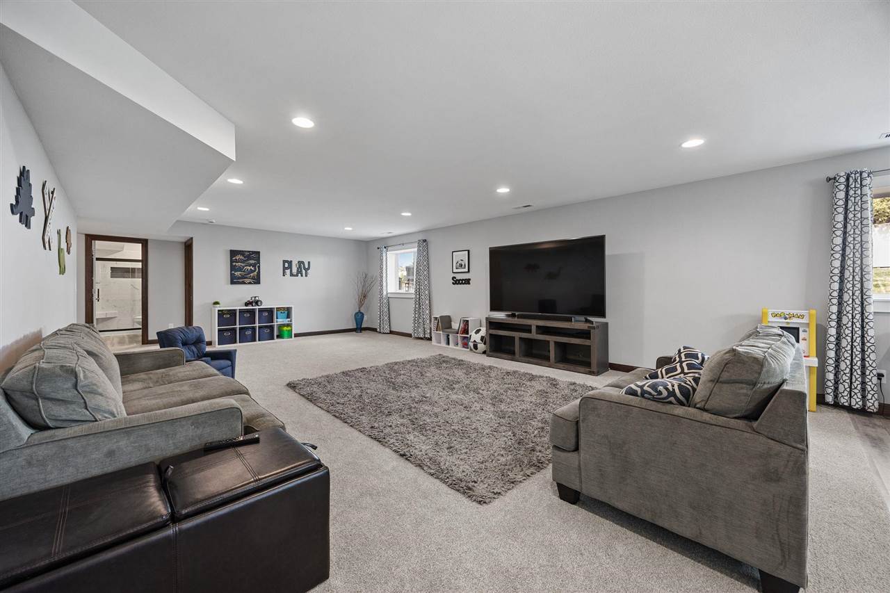 465 Oak Park Circle Marion IA 52302