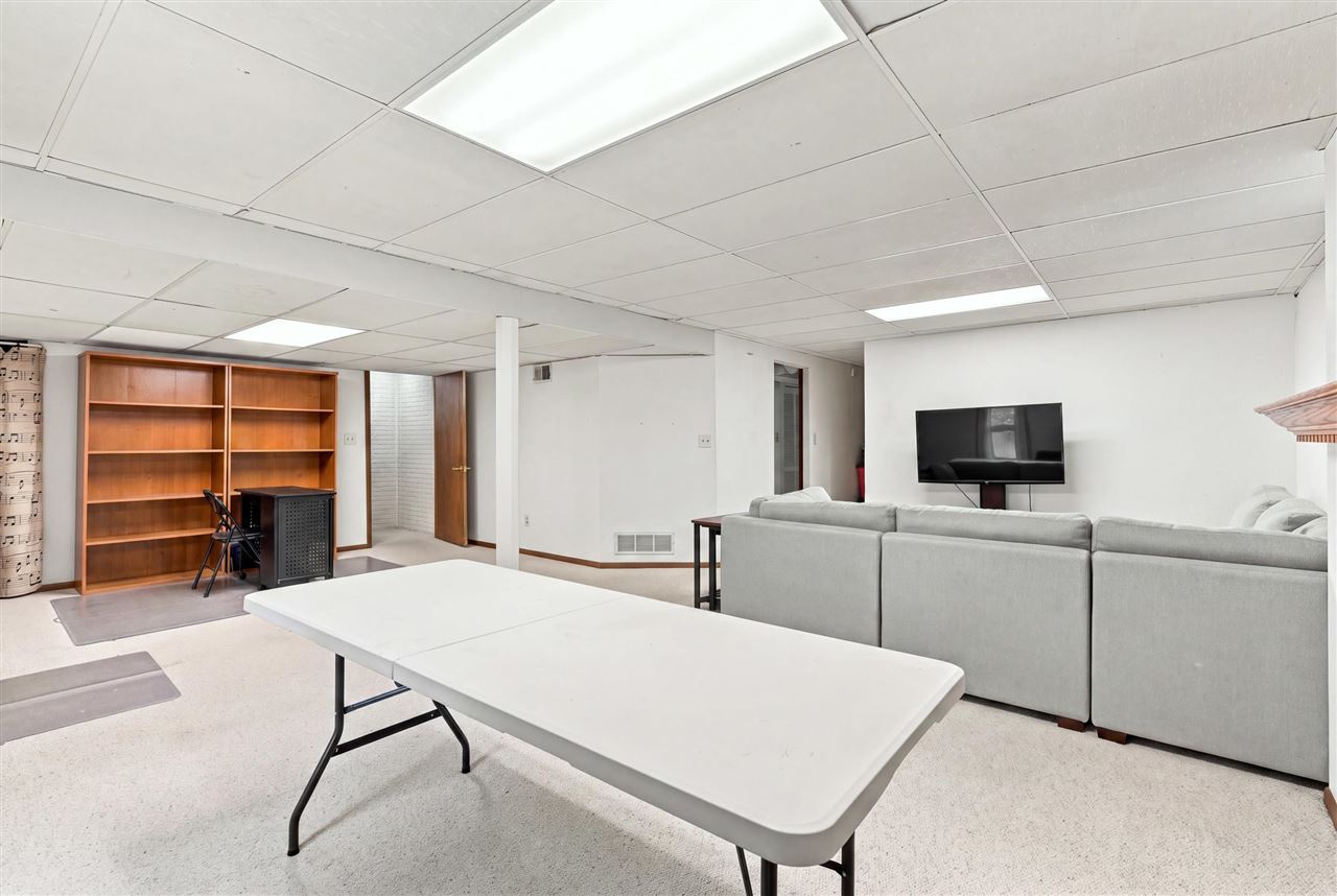 218 Shrader Road Iowa City IA 52245