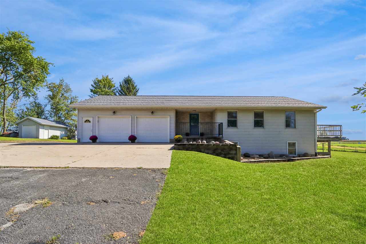 2826 W Avenue Parnell IA 52325