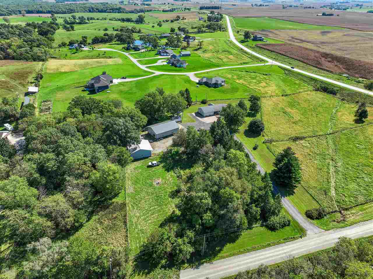 2826 W Avenue Parnell IA 52325