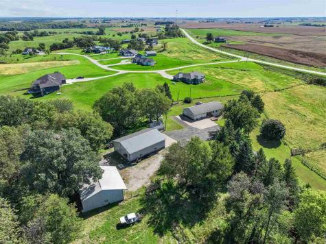 2826 W Avenue Parnell IA 52325