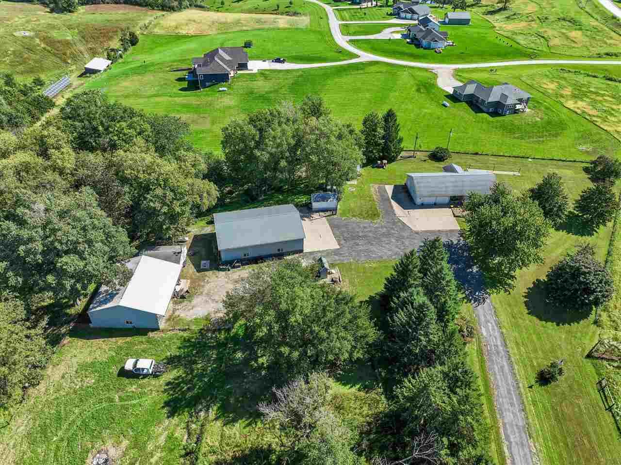2826 W Avenue Parnell IA 52325