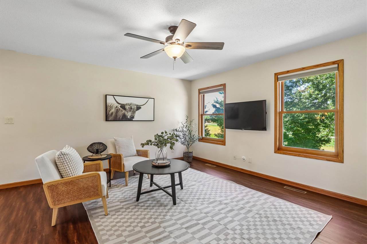 2826 W Avenue Parnell IA 52325