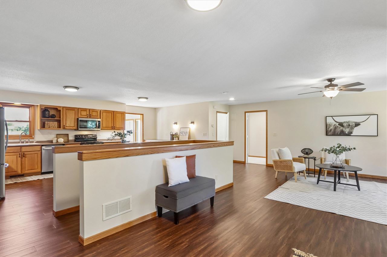 2826 W Avenue Parnell IA 52325
