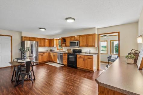 2826 W Avenue Parnell IA 52325