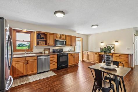 2826 W Avenue Parnell IA 52325