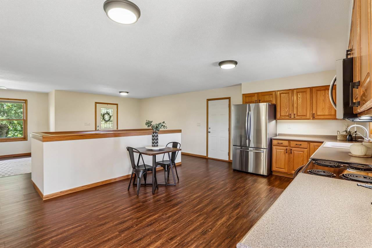 2826 W Avenue Parnell IA 52325