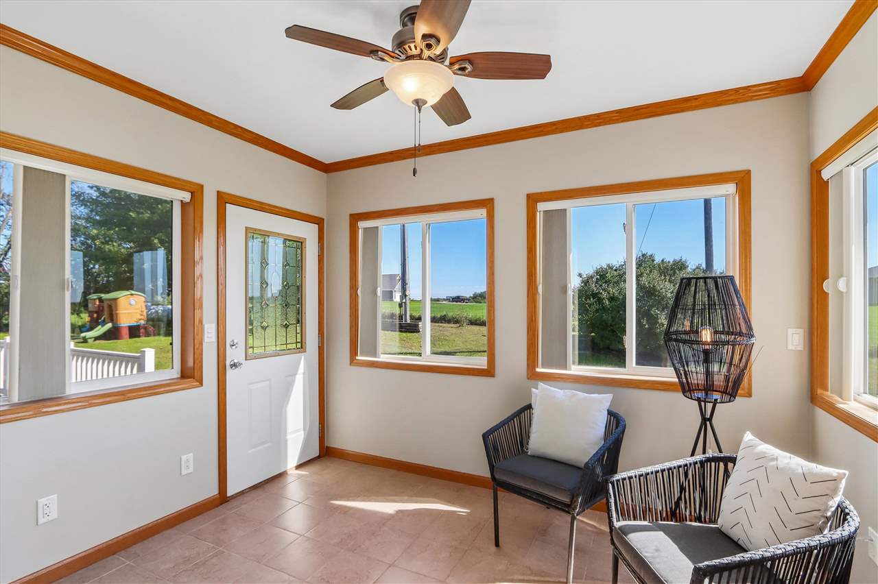 2826 W Avenue Parnell IA 52325