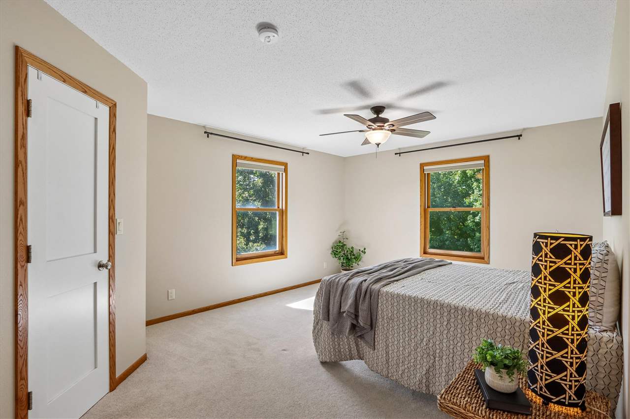 2826 W Avenue Parnell IA 52325