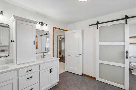 2826 W Avenue Parnell IA 52325
