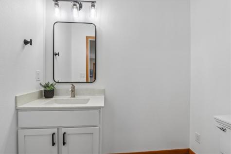 2826 W Avenue Parnell IA 52325