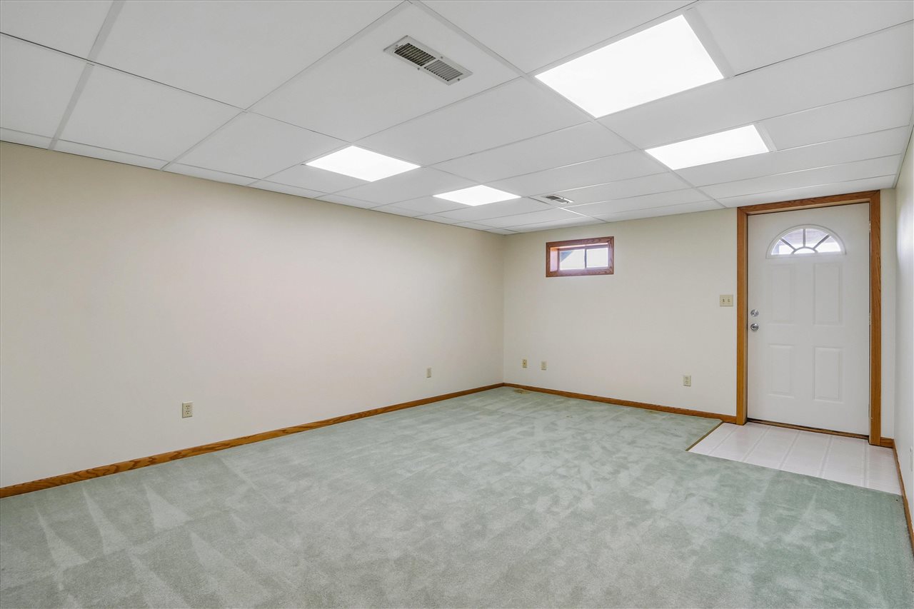 2826 W Avenue Parnell IA 52325