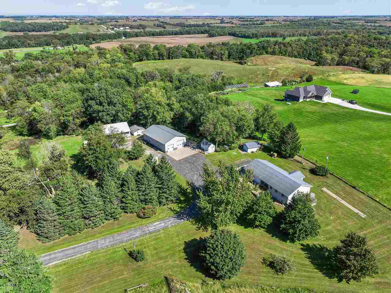 2826 W Avenue Parnell IA 52325