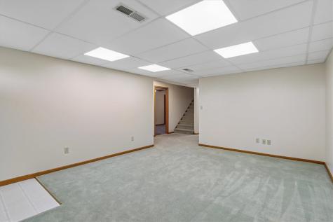 2826 W Avenue Parnell IA 52325
