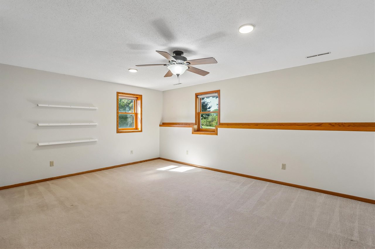 2826 W Avenue Parnell IA 52325