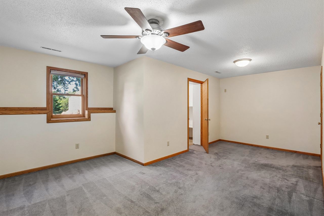 2826 W Avenue Parnell IA 52325
