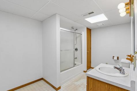 2826 W Avenue Parnell IA 52325