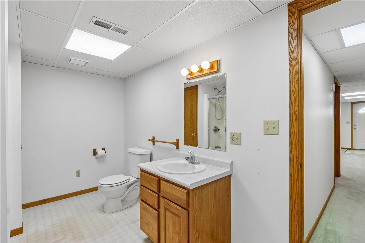 2826 W Avenue Parnell IA 52325