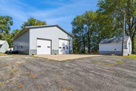 2826 W Avenue Parnell IA 52325