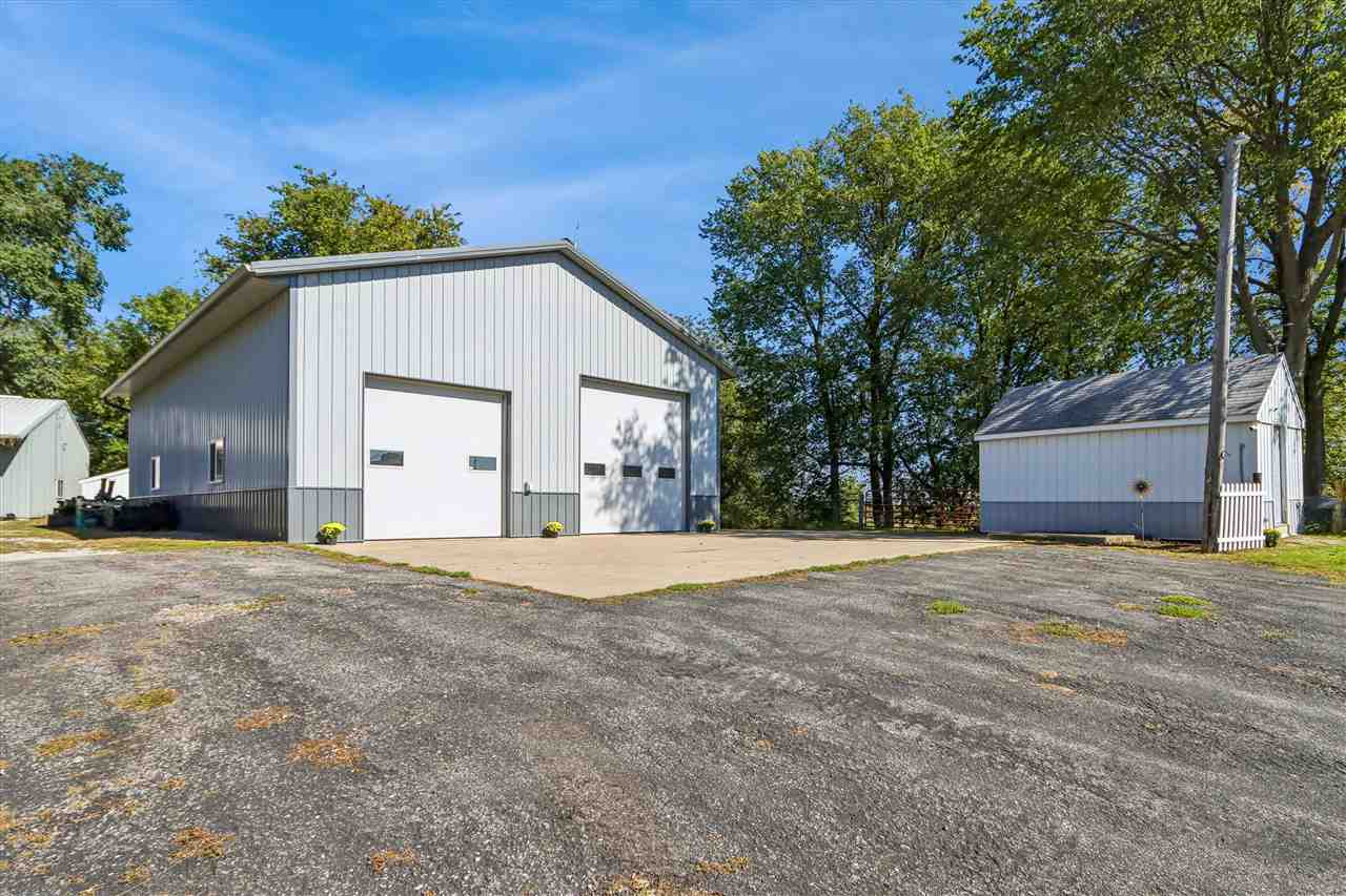 2826 W Avenue Parnell IA 52325