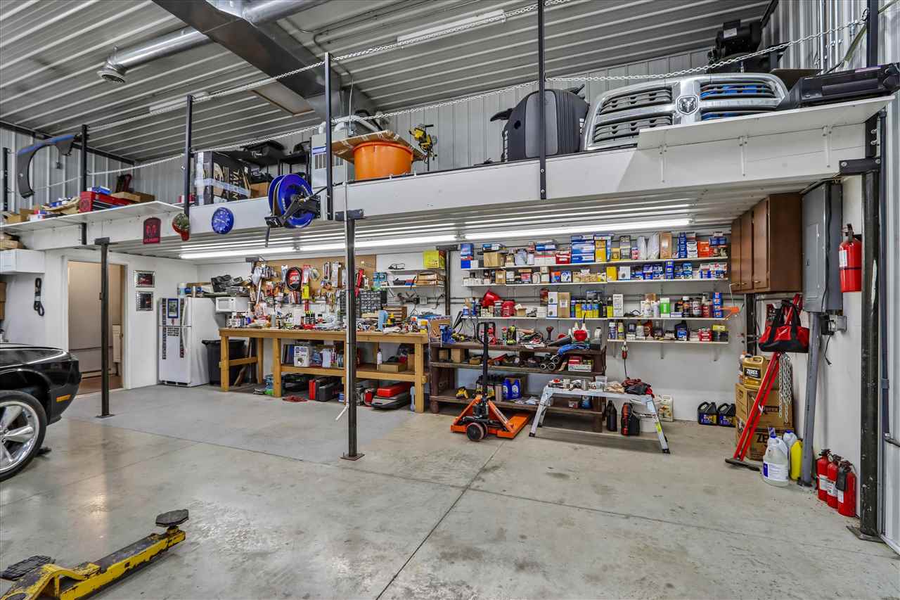 2826 W Avenue Parnell IA 52325