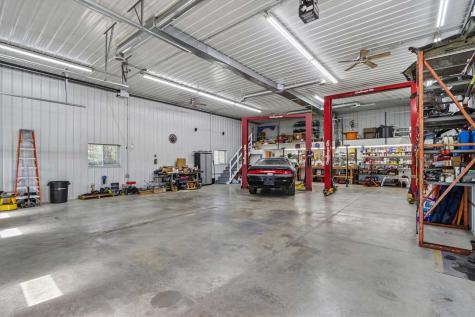 2826 W Avenue Parnell IA 52325