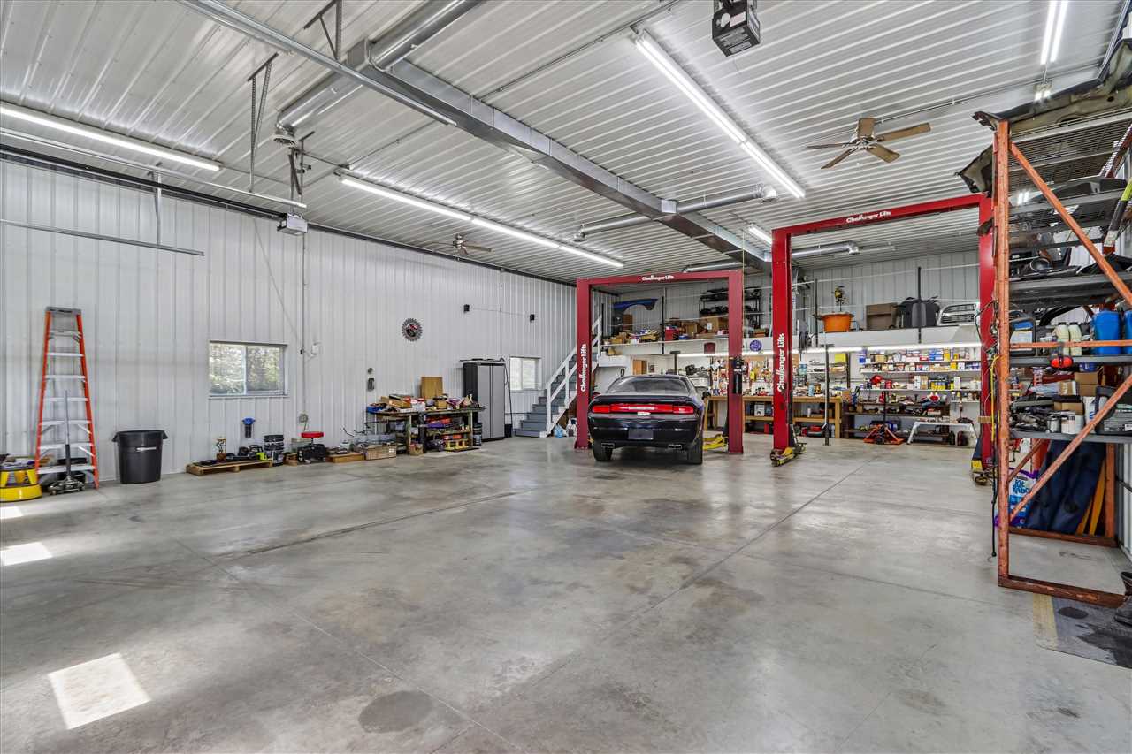 2826 W Avenue Parnell IA 52325