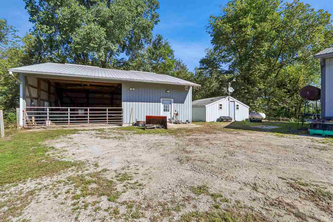 2826 W Avenue Parnell IA 52325