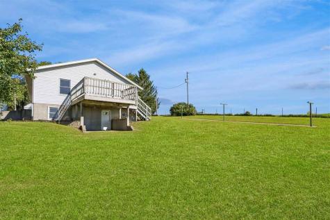2826 W Avenue Parnell IA 52325