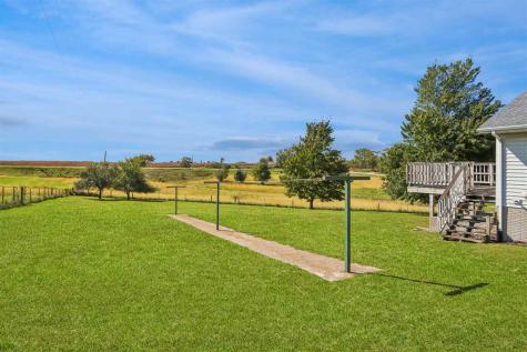 2826 W Avenue Parnell IA 52325