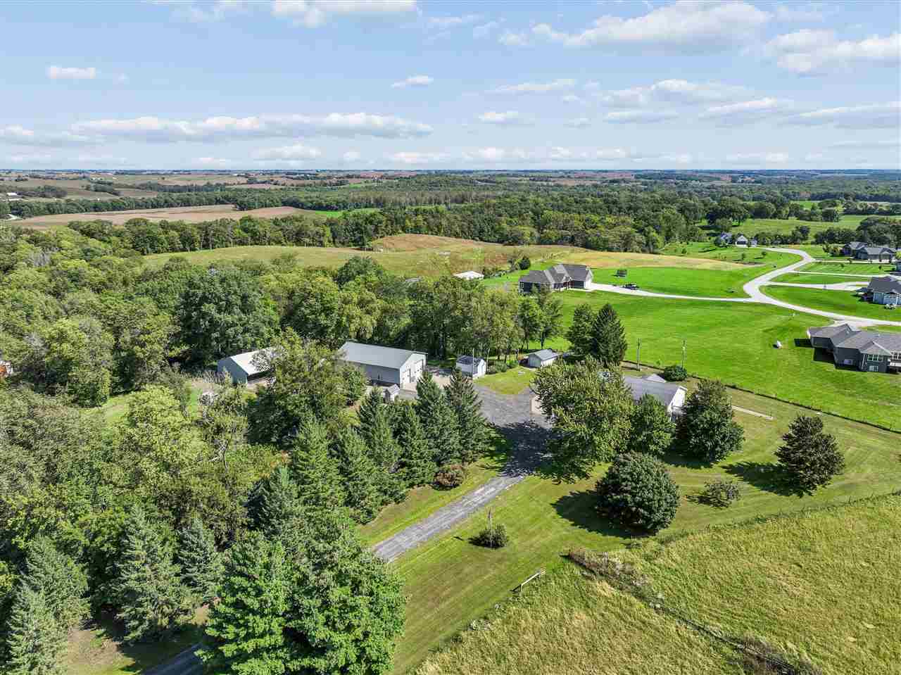 2826 W Avenue Parnell IA 52325