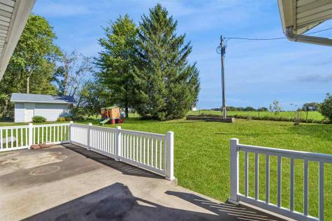 2826 W Avenue Parnell IA 52325