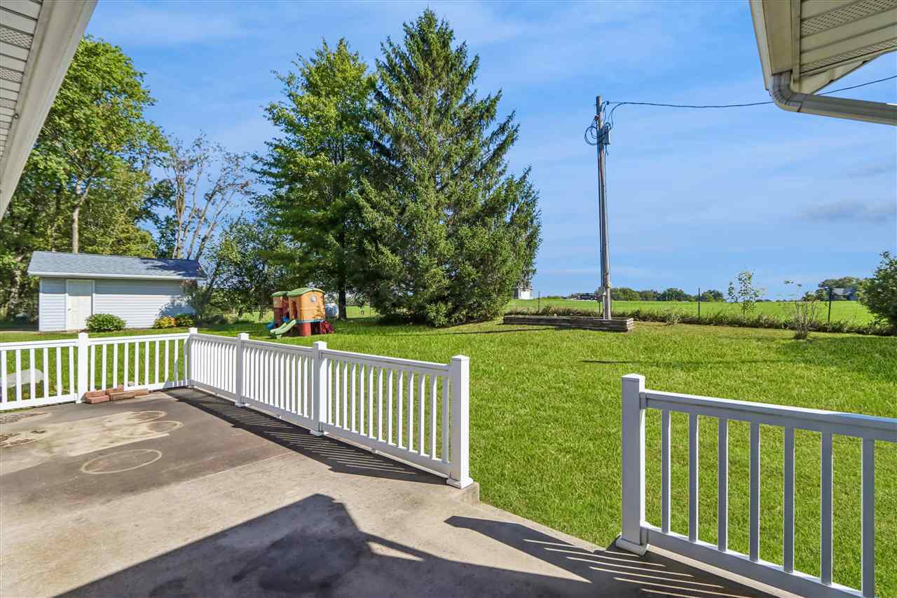 2826 W Avenue Parnell IA 52325