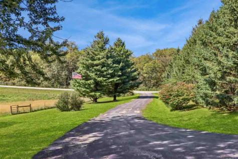 2826 W Avenue Parnell IA 52325