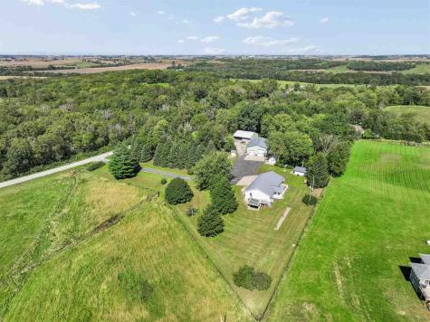 2826 W Avenue Parnell IA 52325