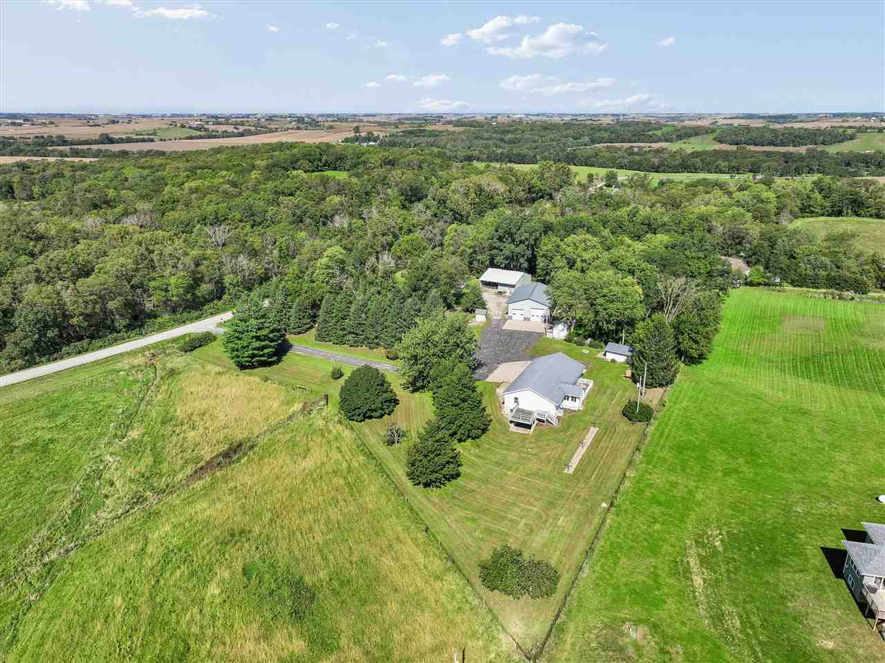 2826 W Avenue Parnell IA 52325