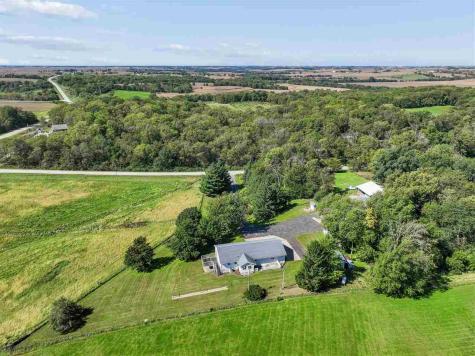 2826 W Avenue Parnell IA 52325