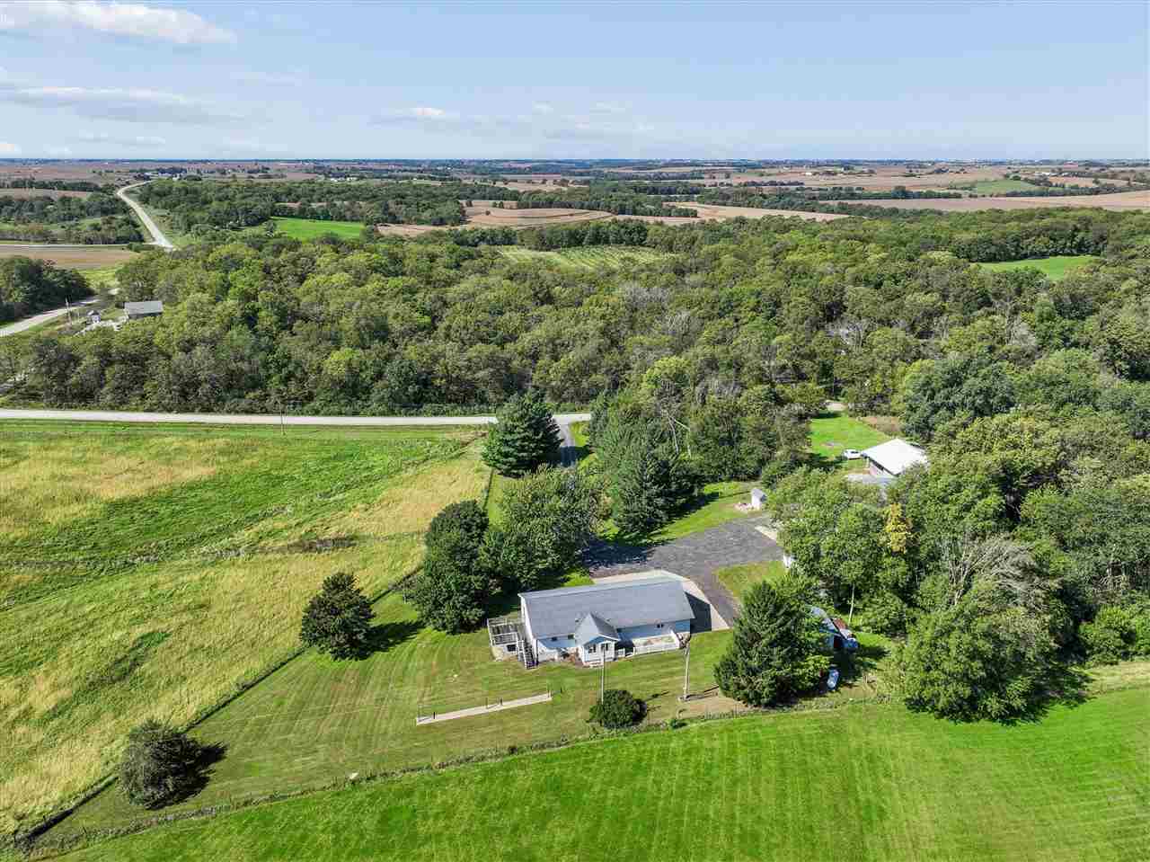 2826 W Avenue Parnell IA 52325