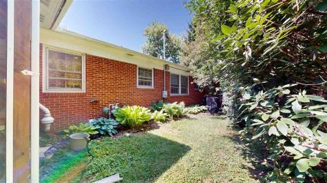 1508 Glendale Road Iowa City IA 52245