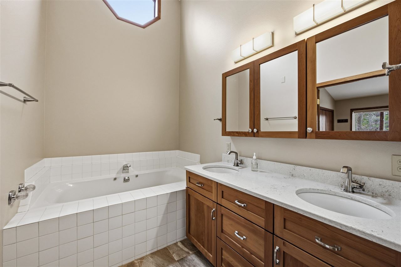 618 Stuart Court Iowa City IA 52245