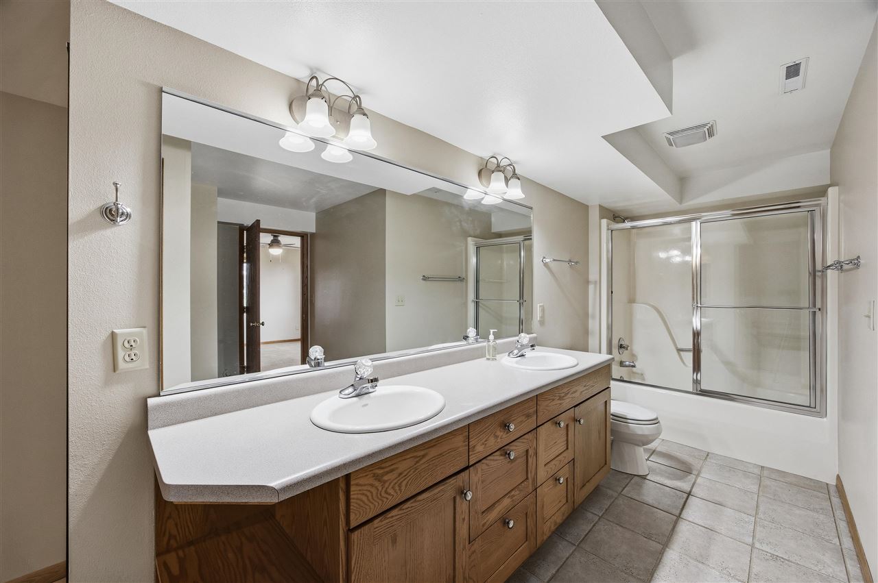 618 Stuart Court Iowa City IA 52245