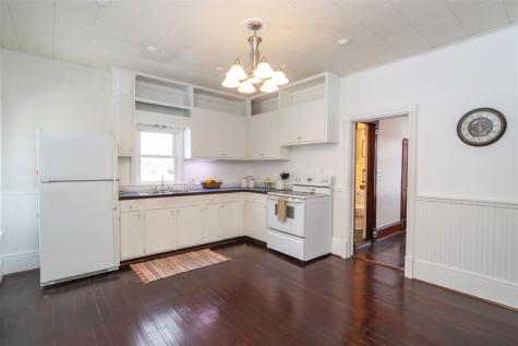 224 W Main Street Oxford IA 52322