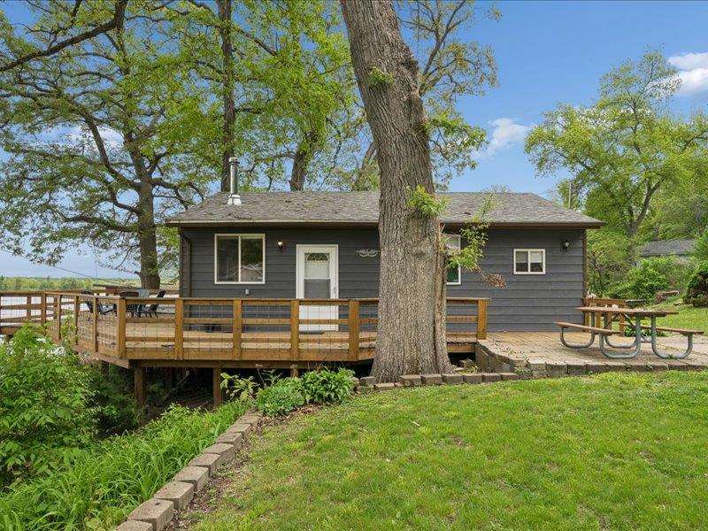 9854 F Avenue Wapello IA 52653