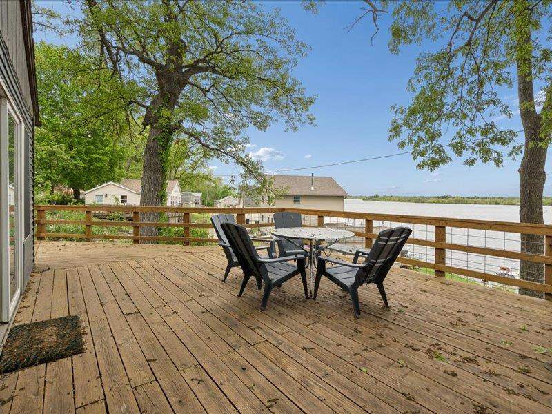 9854 F Avenue Wapello IA 52653