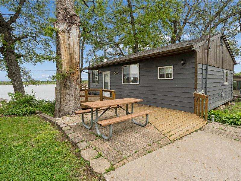 9854 F Avenue Wapello IA 52653