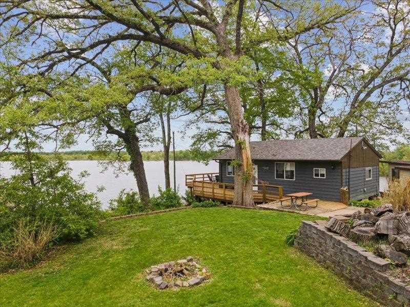 9854 F Avenue Wapello IA 52653