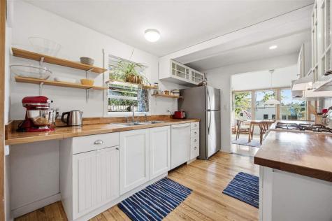 1119 Fairchild Street Iowa City IA 52245