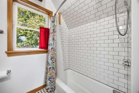 1119 Fairchild Street Iowa City IA 52245