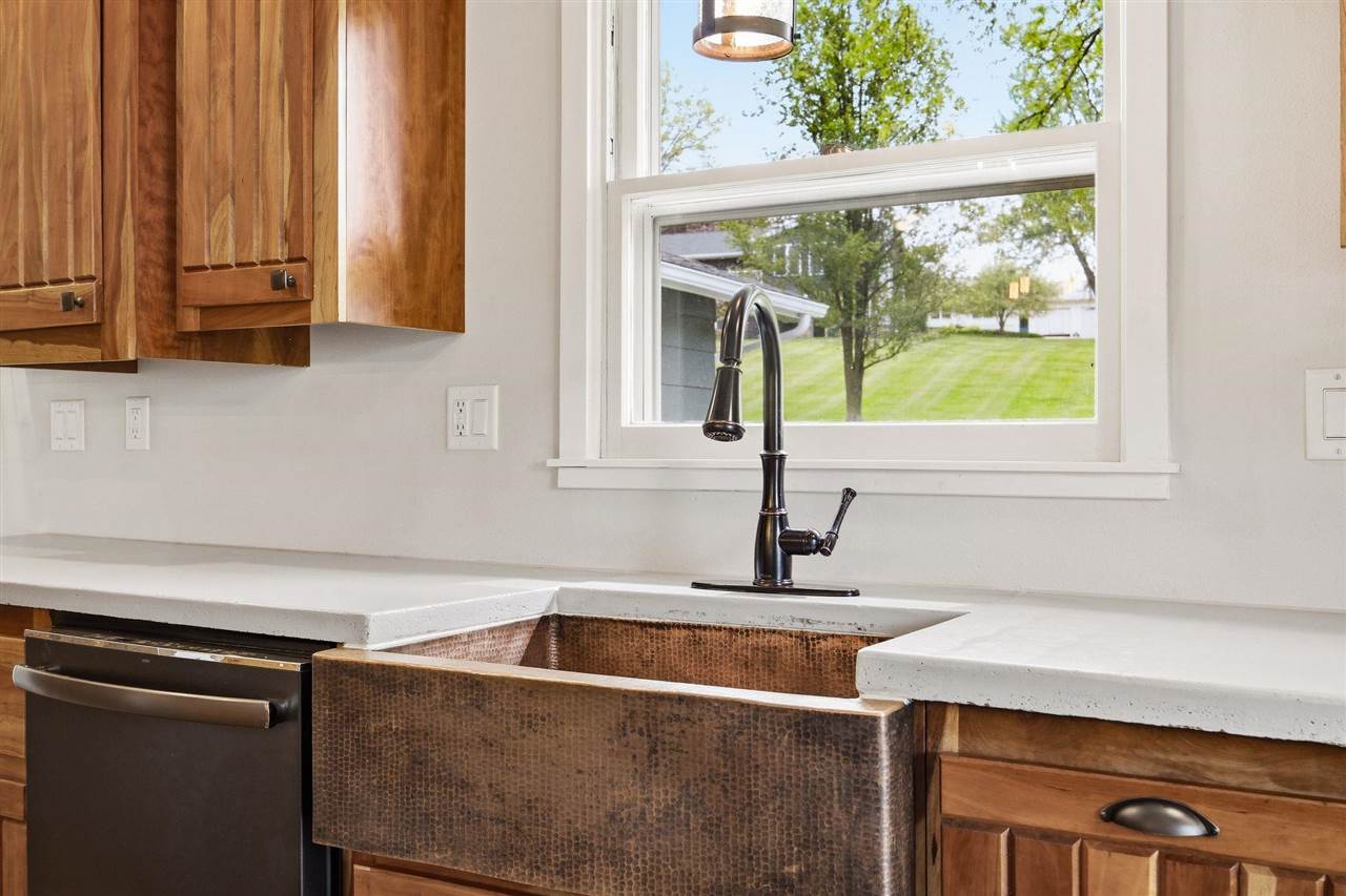 1603 Oak View Drive Solon IA 52333