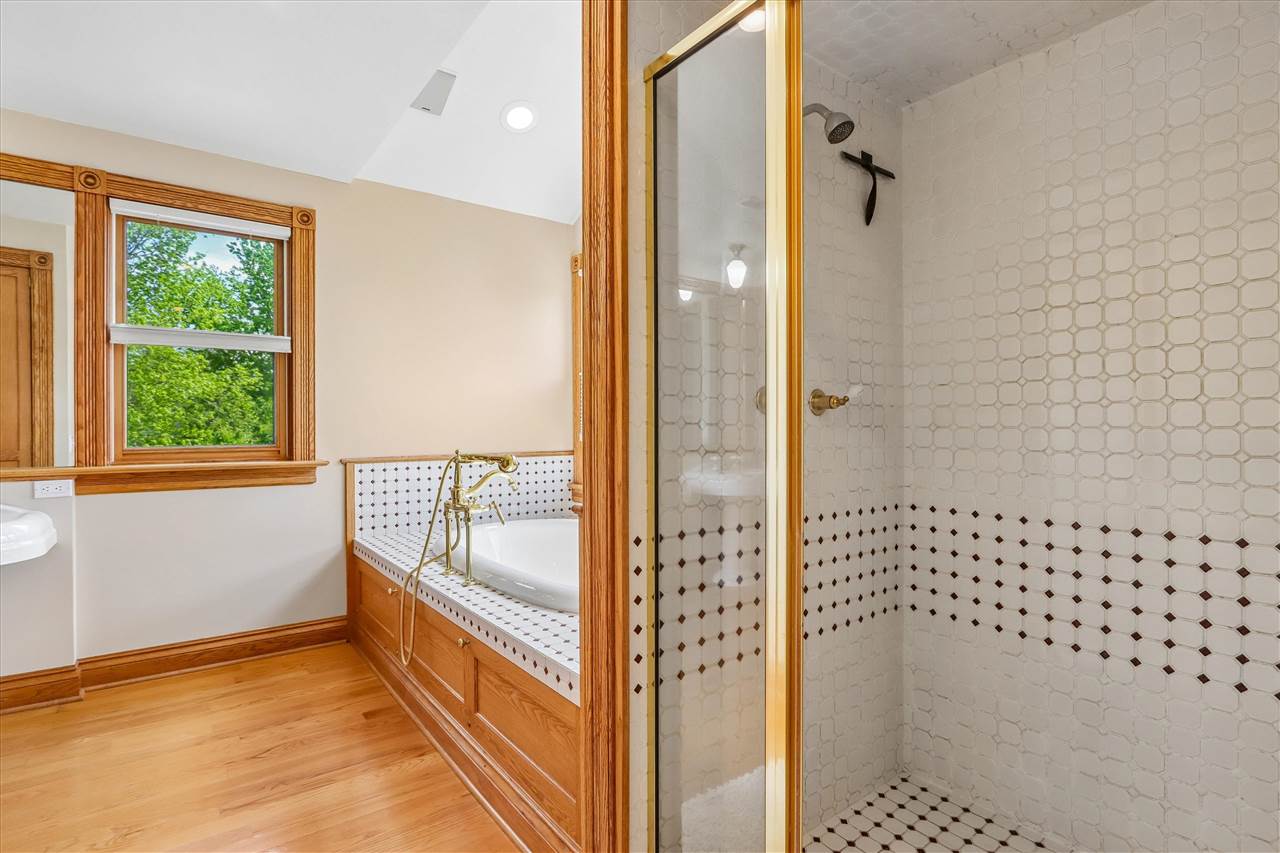 915 E Bloomington Street Iowa City IA 52245